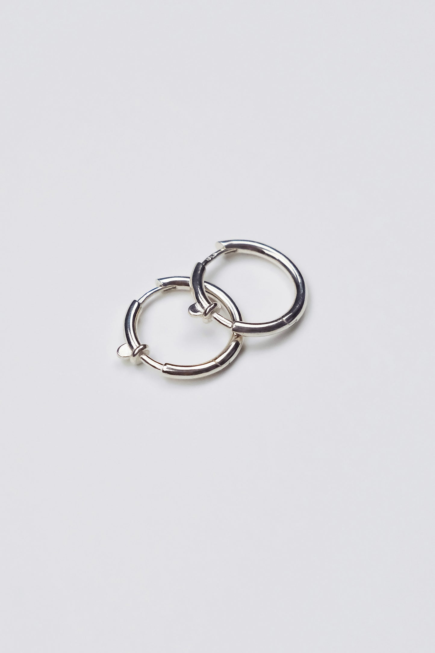 Linking Ear Medium Hoops [M]